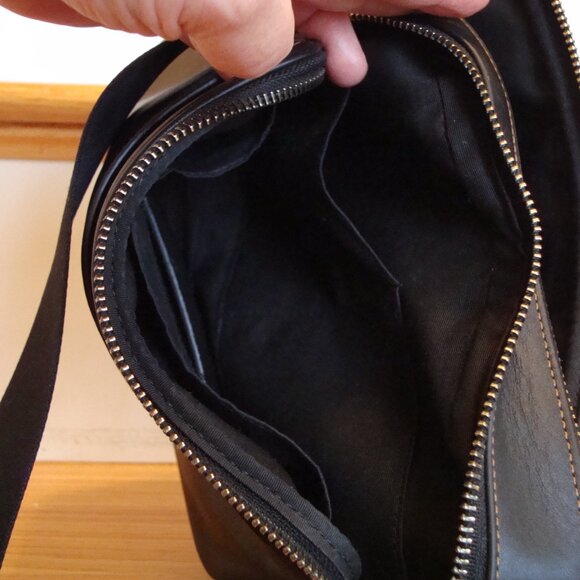 COACH Graham Crossbody Smooth Leather Black Adjustable Strap VERY GOOD CONDTION! - Picture 6 of 10